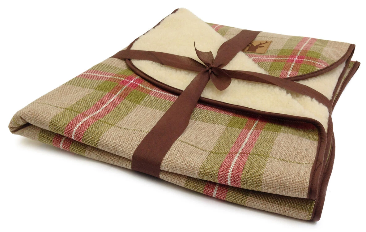 Danish Design Newton Moss Cream & Red Throw Pet Bed 3 Danish Design Newton Moss Cream & Red Throw Pet Bed